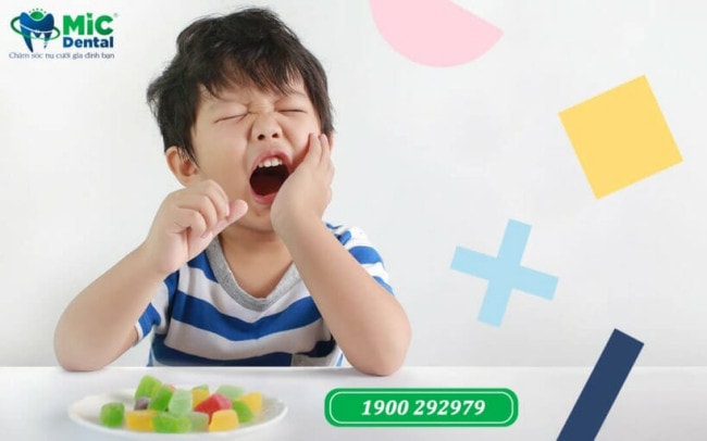 hạn chế cho trẻ ăn kẹo