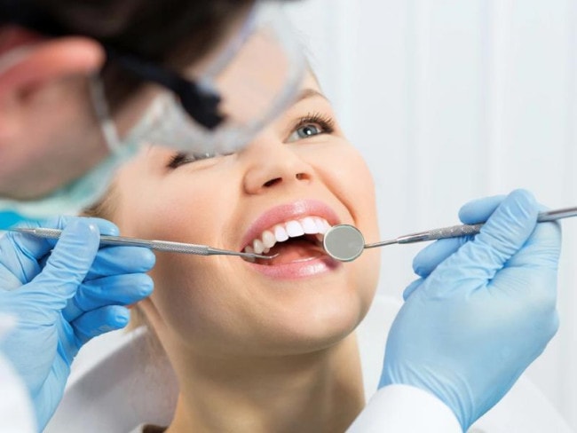 Tùy từng phương pháp và cơ sở nha khoa sẽ có phí trồng răng hàm sâu khác nhau